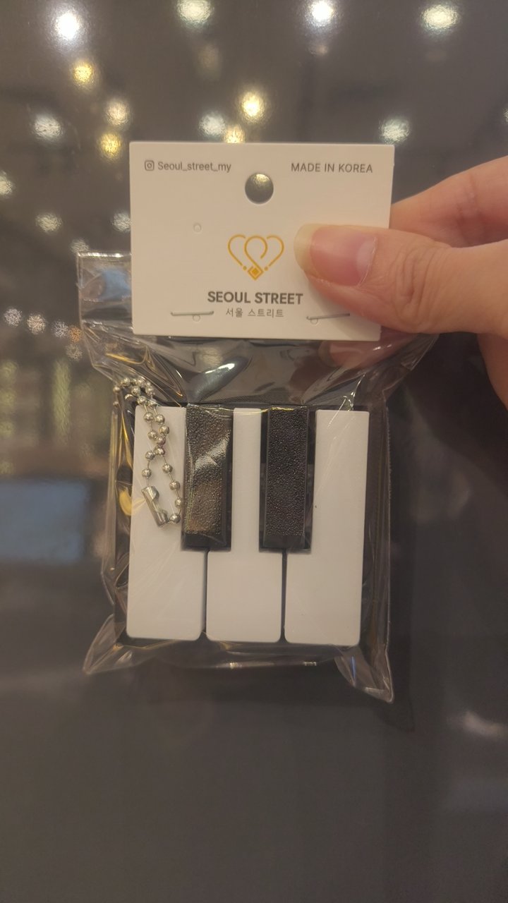 Seoul Street Piano Keys Clicker Key Ring
